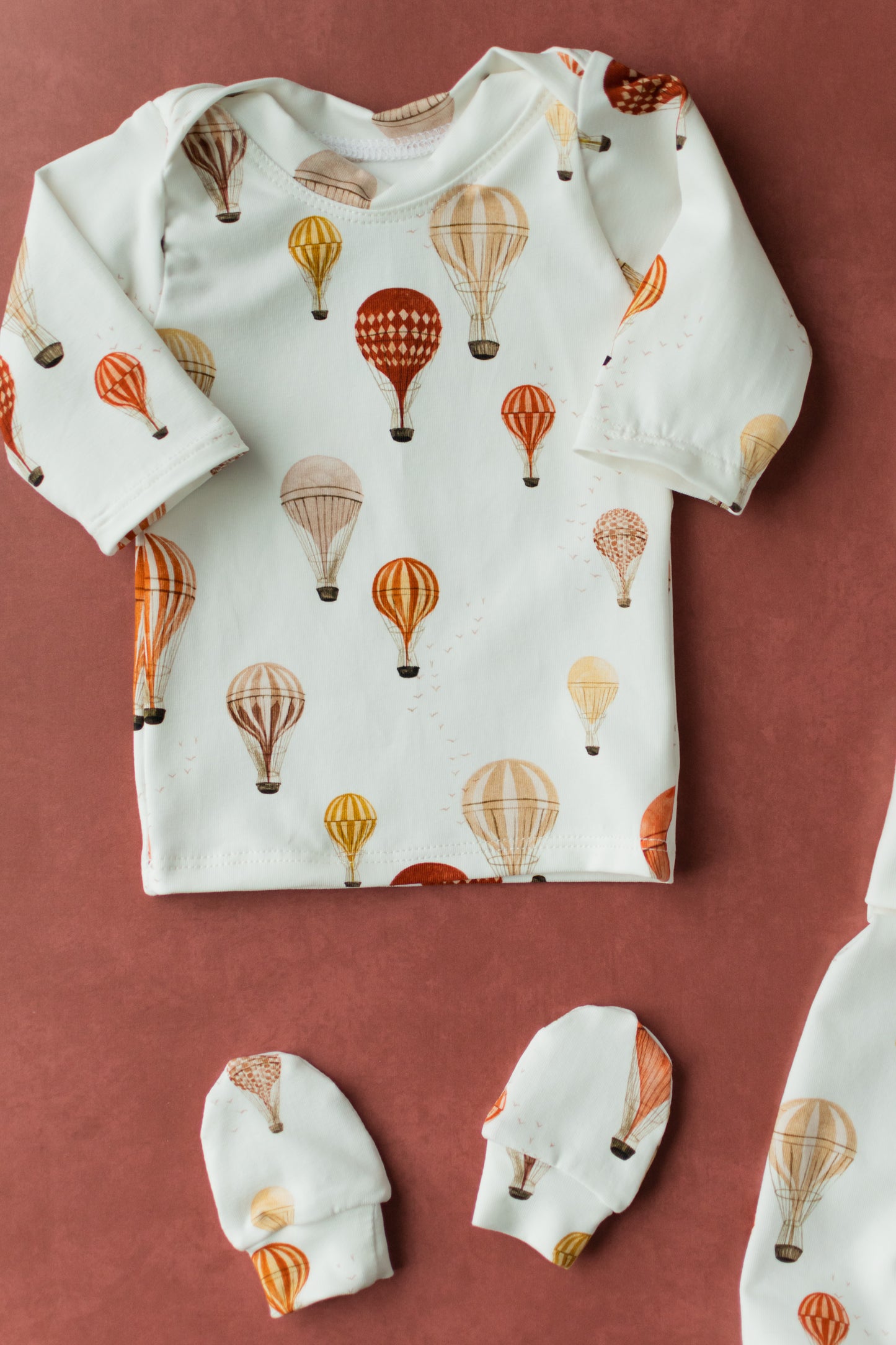 Hot Air Balloon Baby Outfit Set Pants Shirt Hat and Mittens